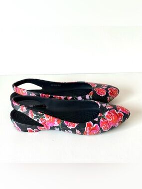 CROCS Women's Eve Graphic
Slingback Pointed Toe Ballet Floral Flats W8